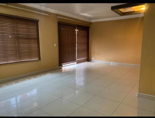 3 bed property to rent in SILVERTON